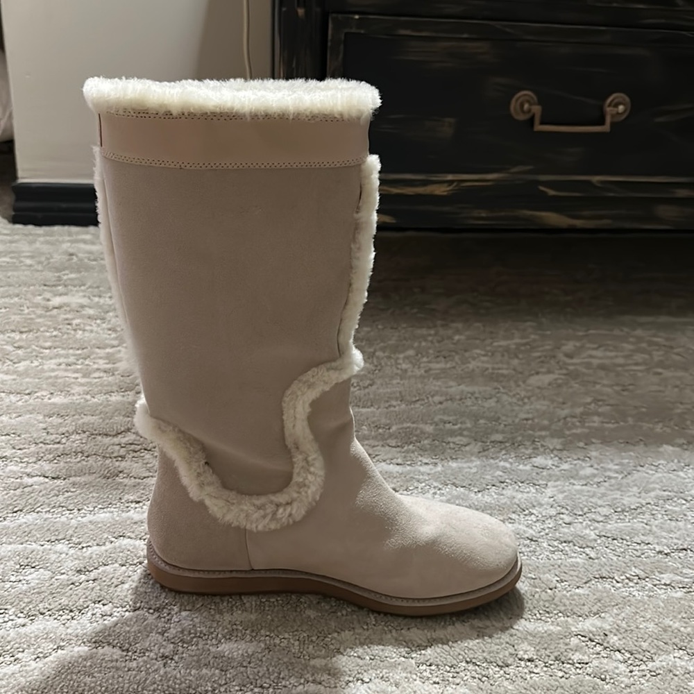 Size 8 Cole Haan fur boots
